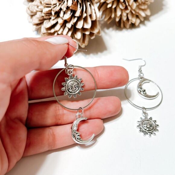 Moon dangle earrings M157 - Picture 4 of 5